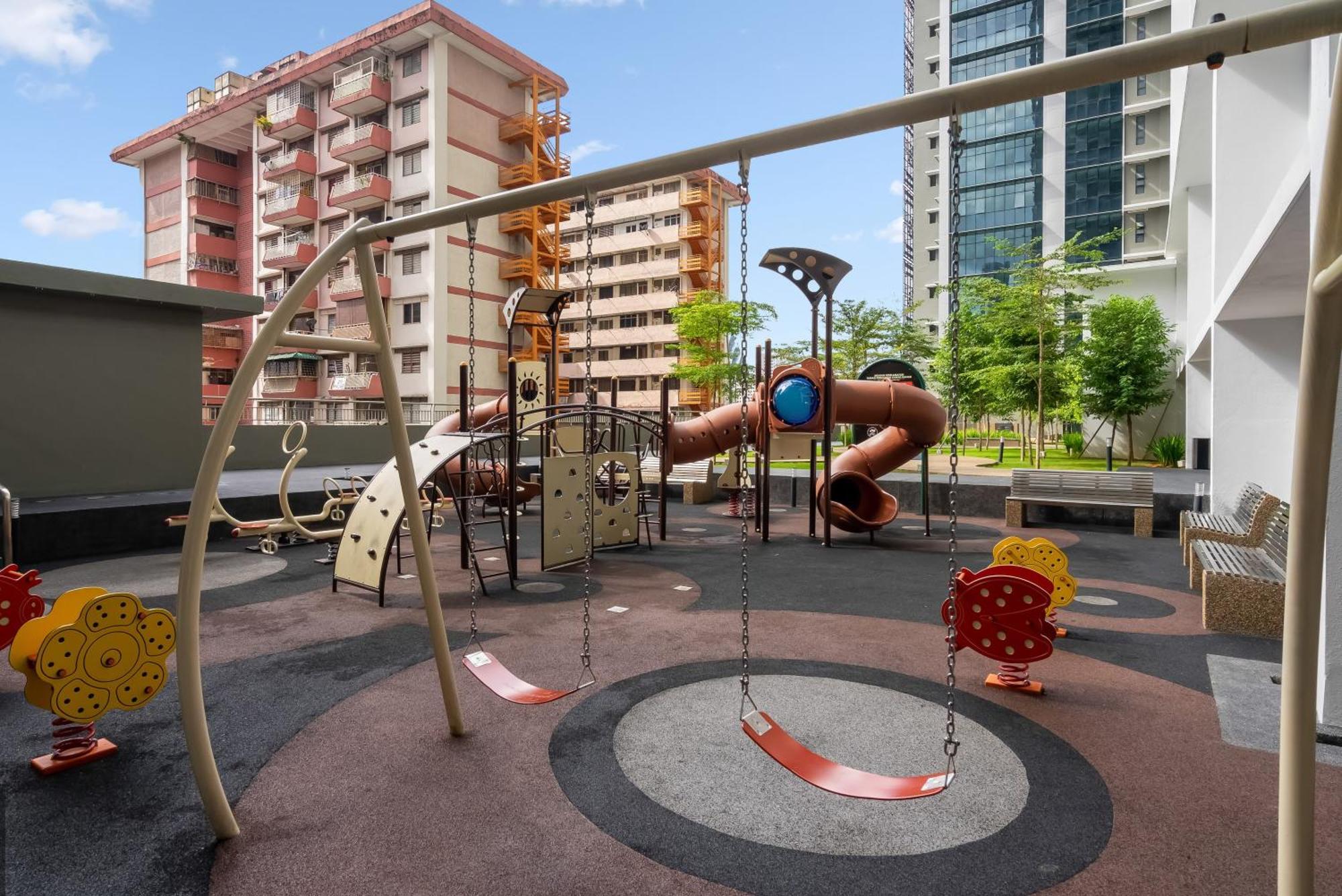 Cozy With Klcc View & 1 Min To Lrt Station Pangsapuri
