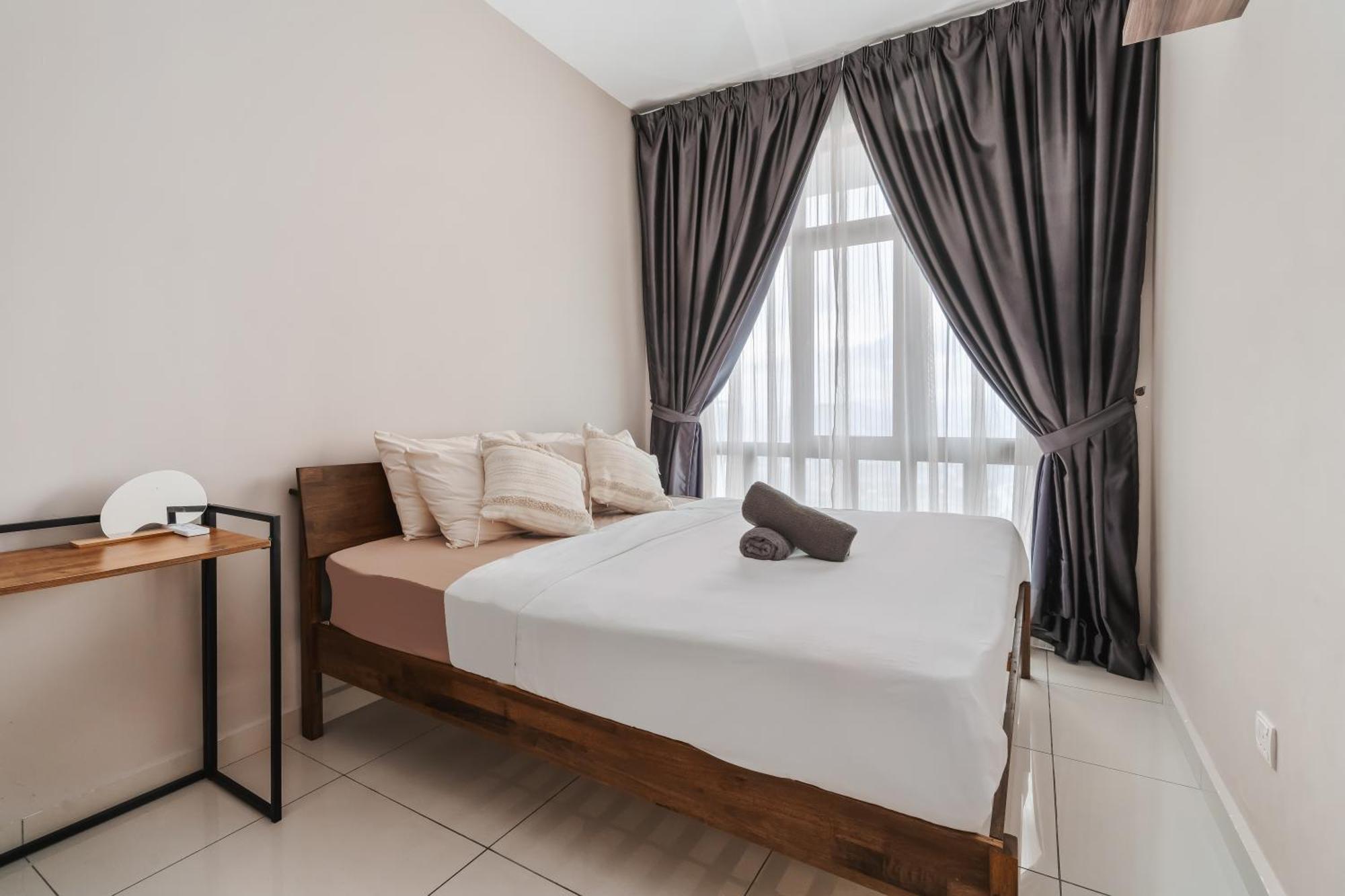 Cozy With Klcc View & 1 Min To Lrt Station Kuala Lumpur